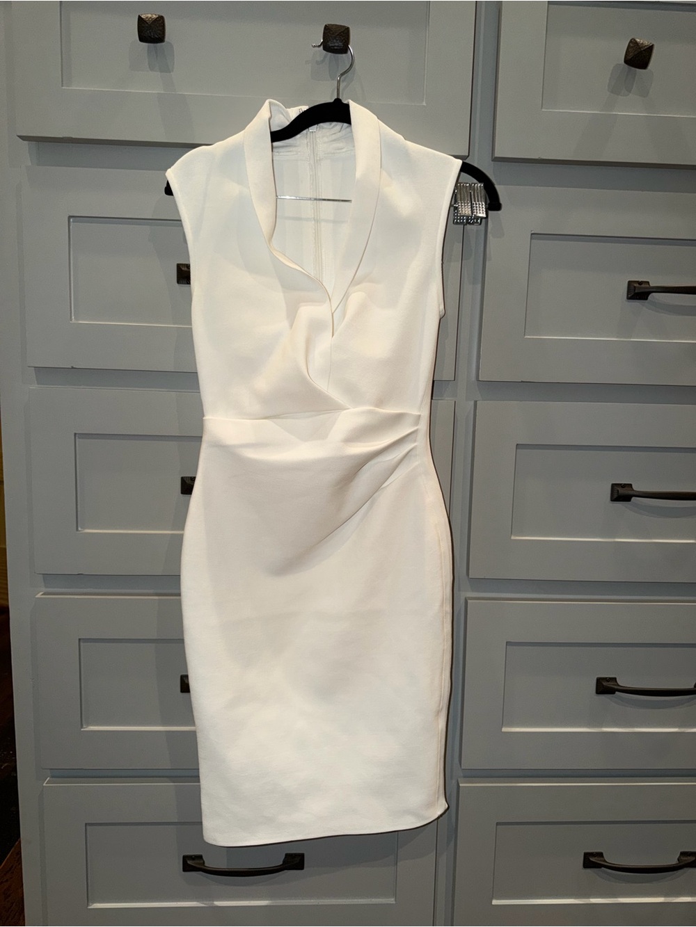 White Sleeveless V-Neck bodycon Dress